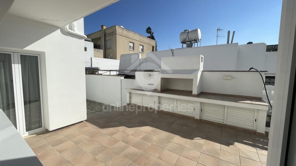 To change image, hover mouse over thumbnails below