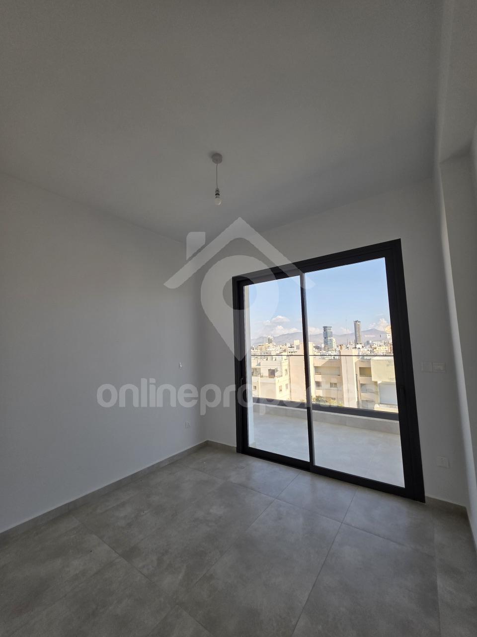 To change image, hover mouse over thumbnails below