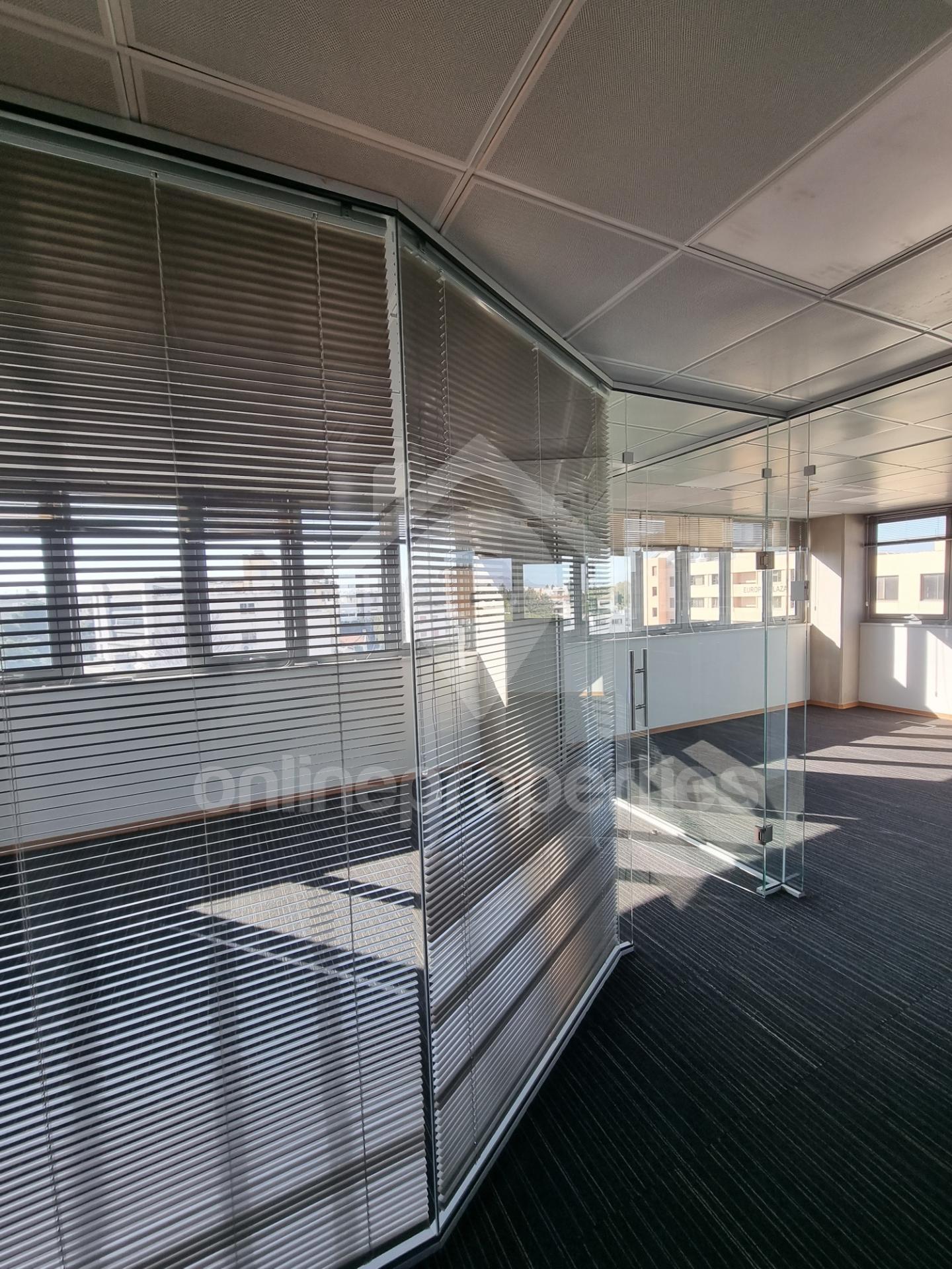 To change image, hover mouse over thumbnails below