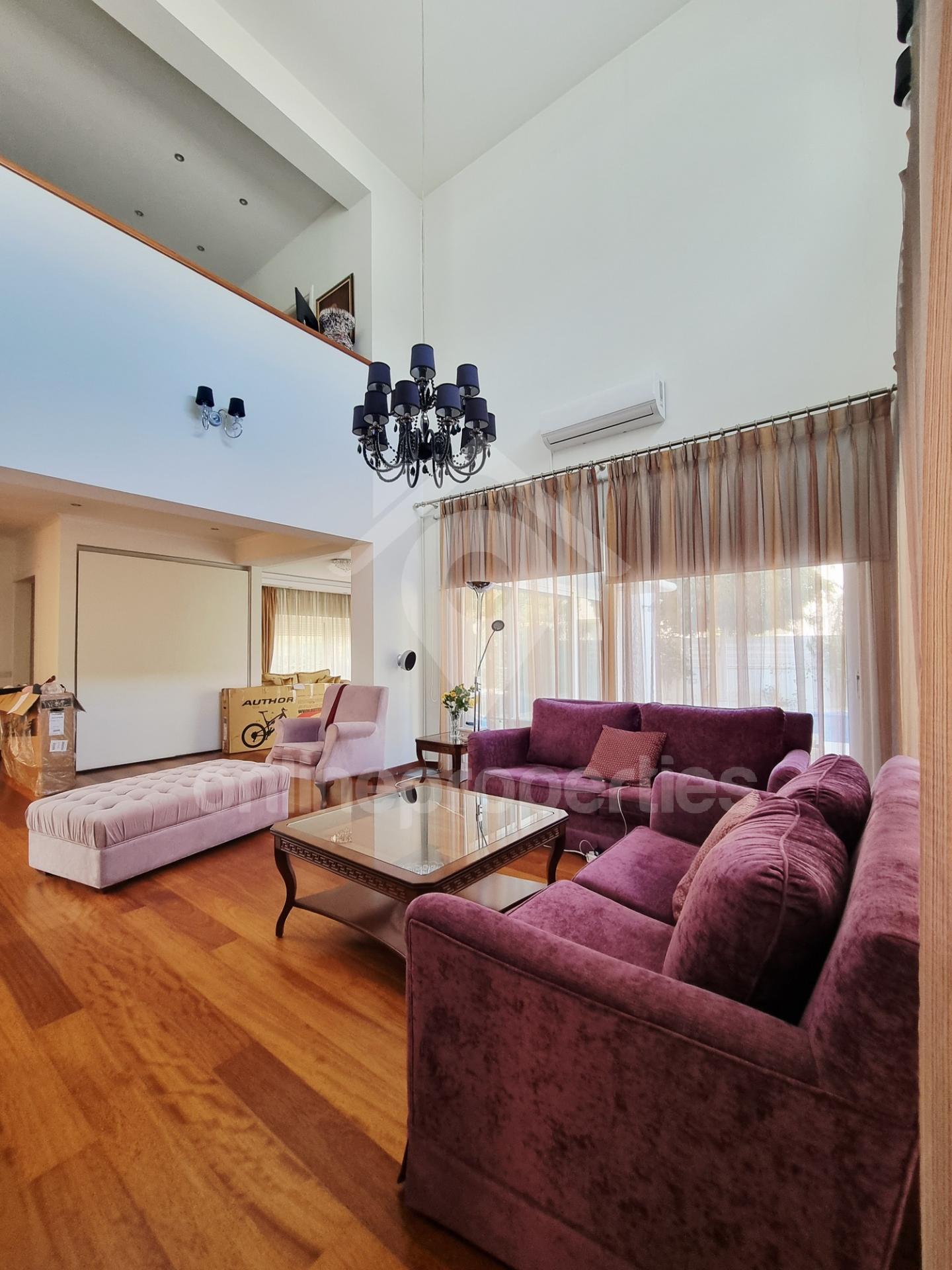 To change image, hover mouse over thumbnails below