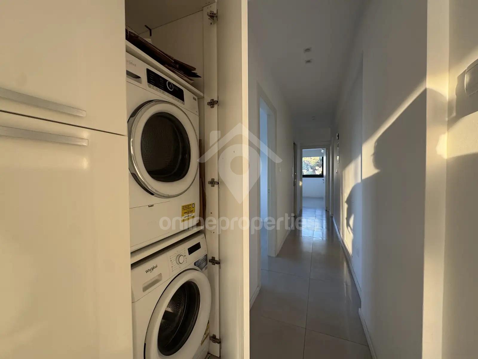 To change image, hover mouse over thumbnails below