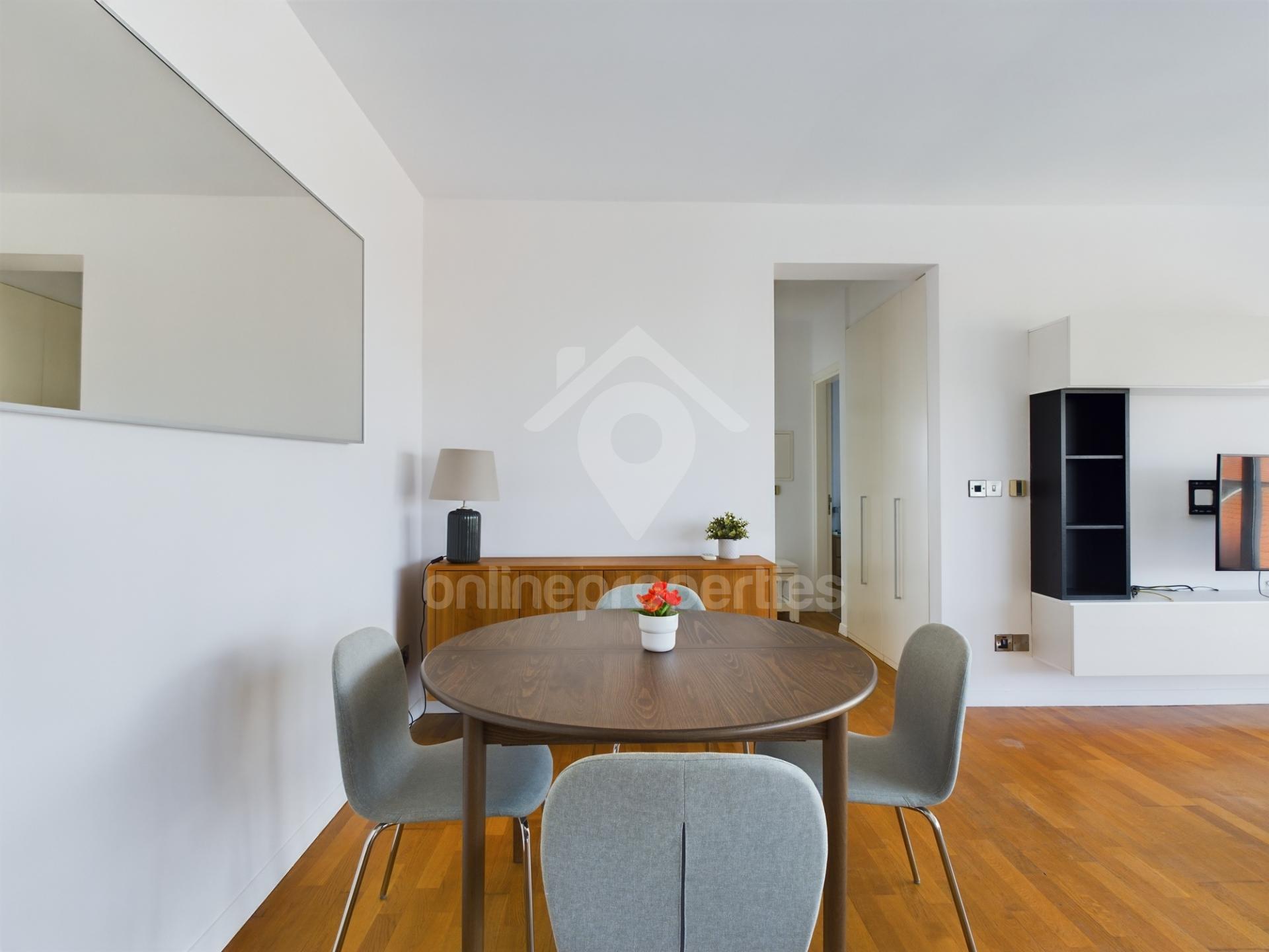 To change image, hover mouse over thumbnails below