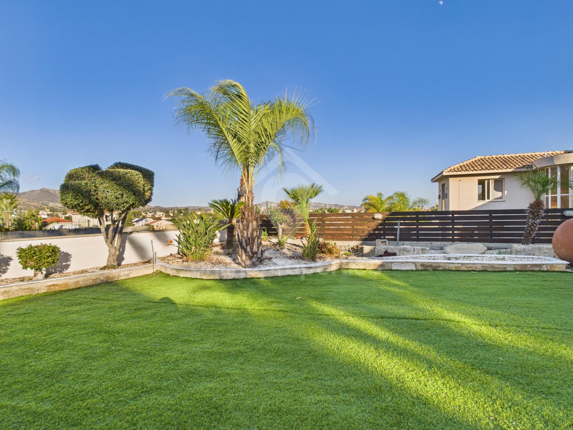 To change image, hover mouse over thumbnails below