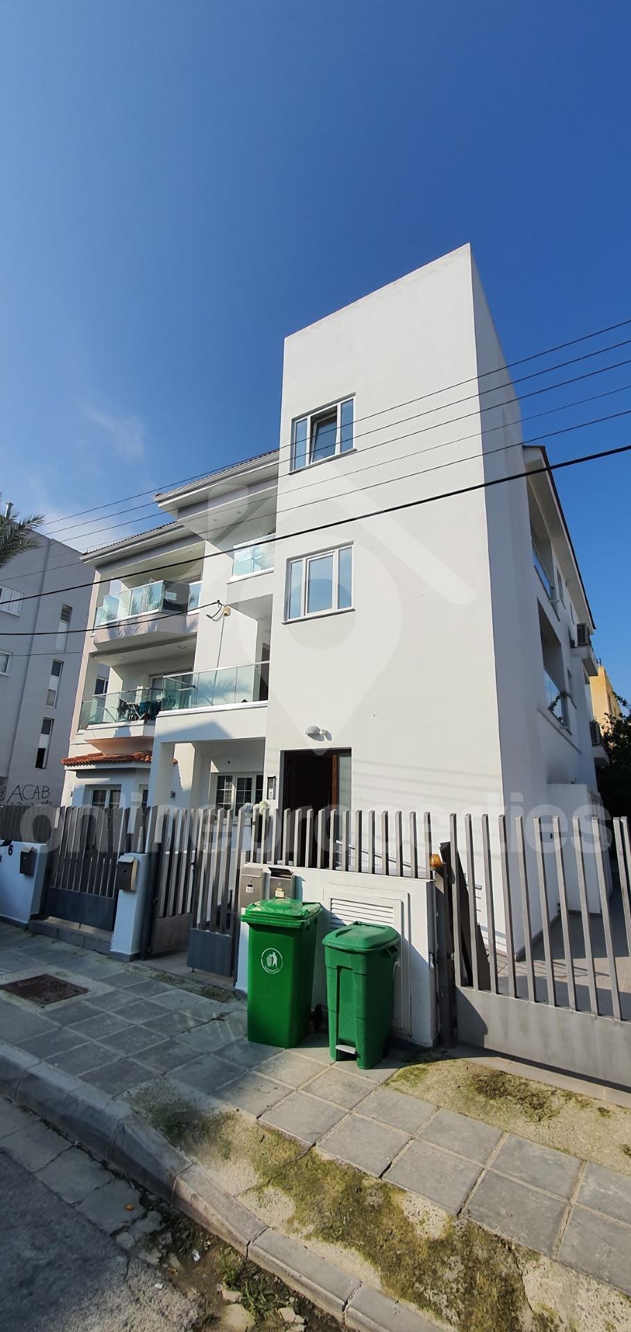 To change image, hover mouse over thumbnails below