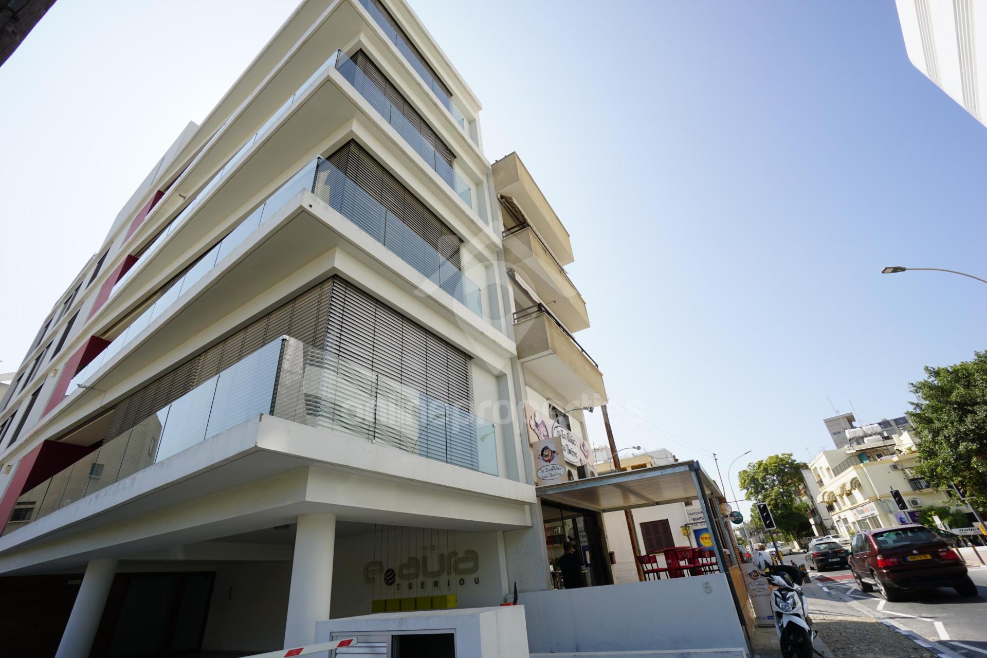 To change image, hover mouse over thumbnails below