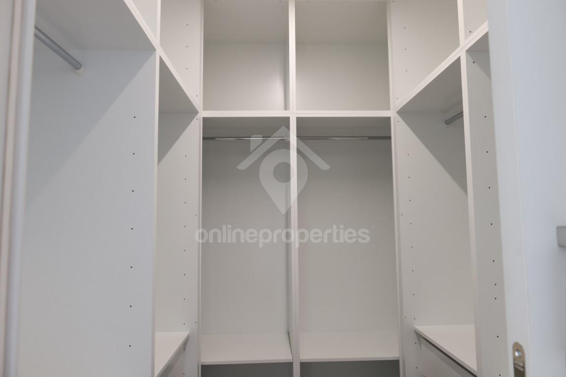 To change image, hover mouse over thumbnails below