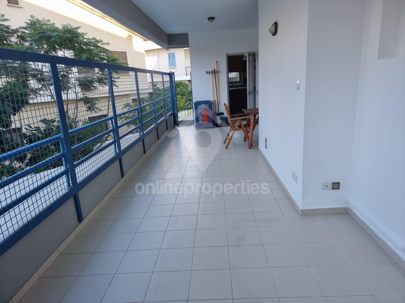 To change image, hover mouse over thumbnails below