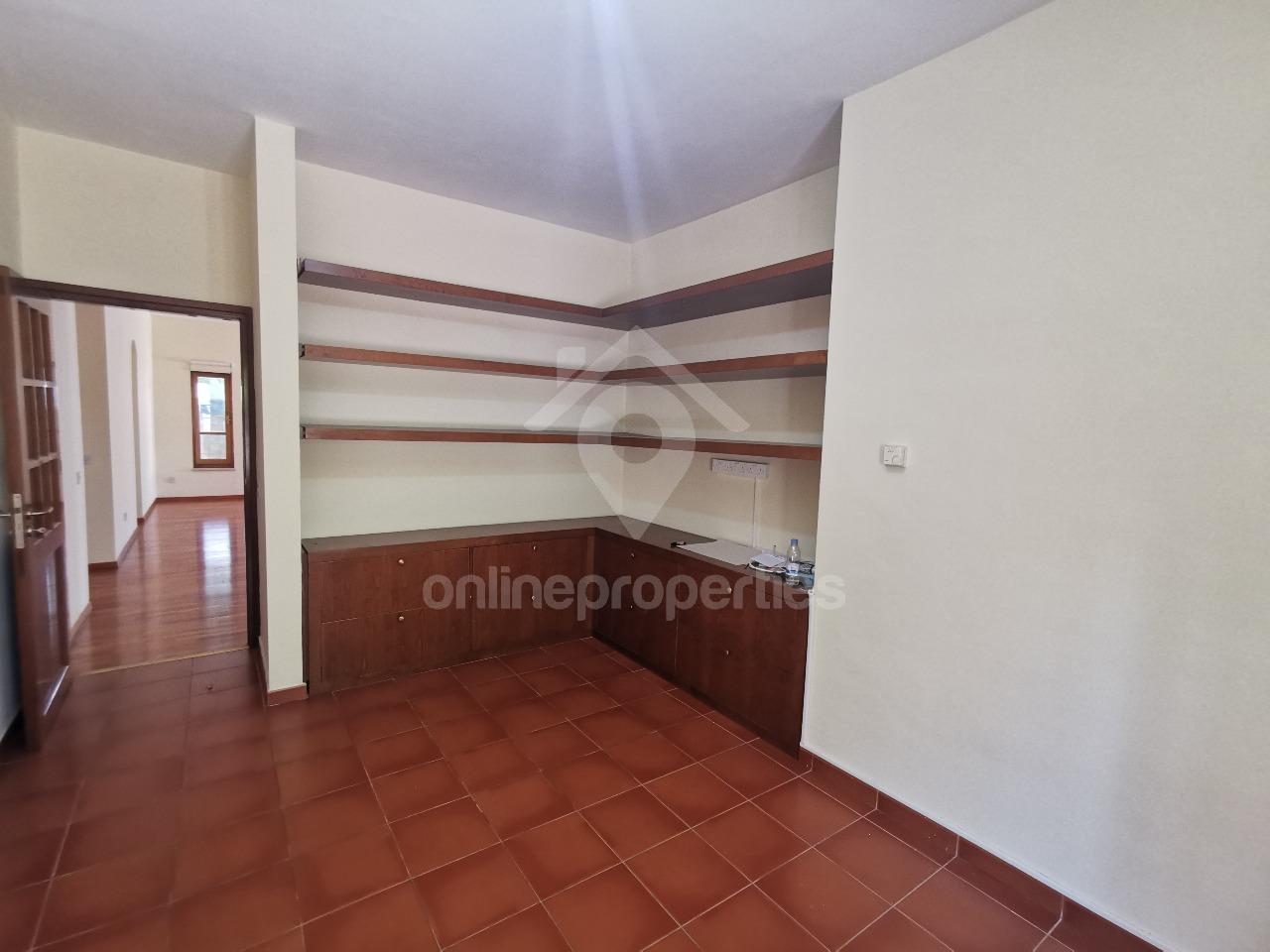 To change image, hover mouse over thumbnails below