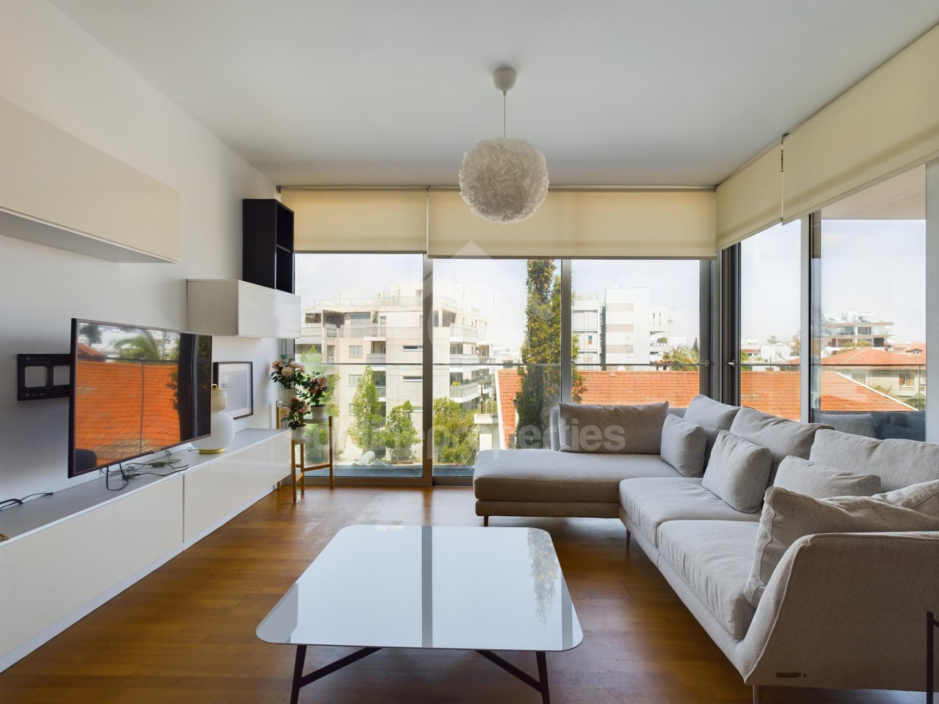 To change image, hover mouse over thumbnails below