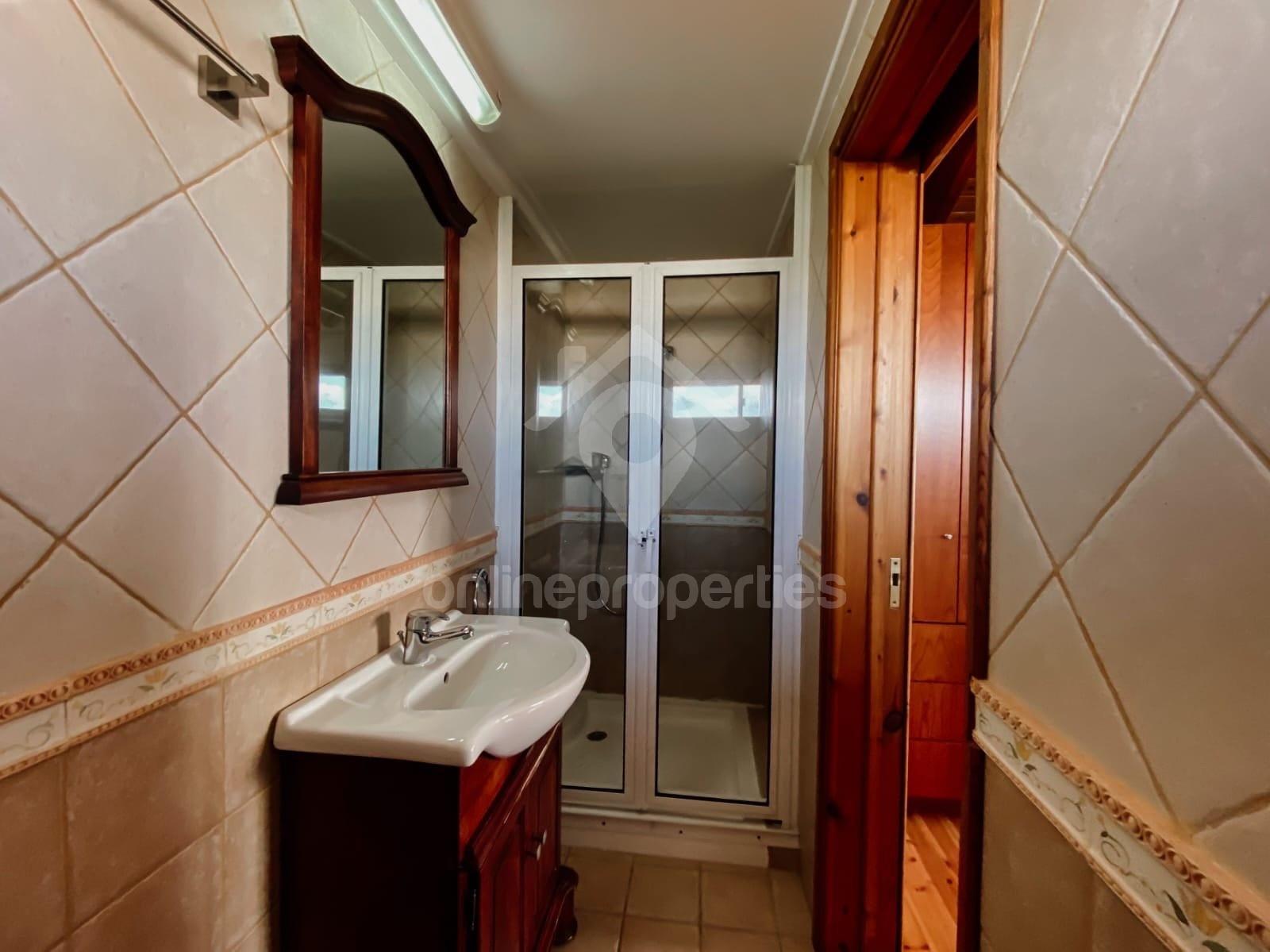 To change image, hover mouse over thumbnails below