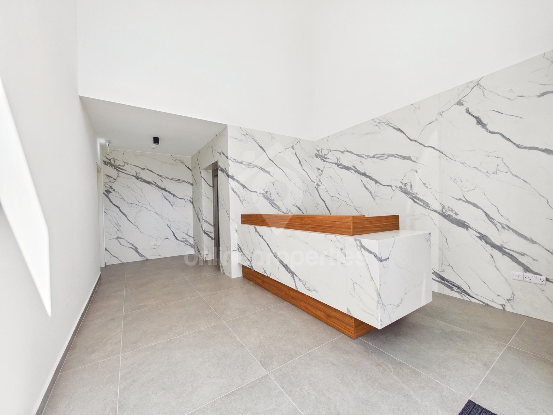 To change image, hover mouse over thumbnails below