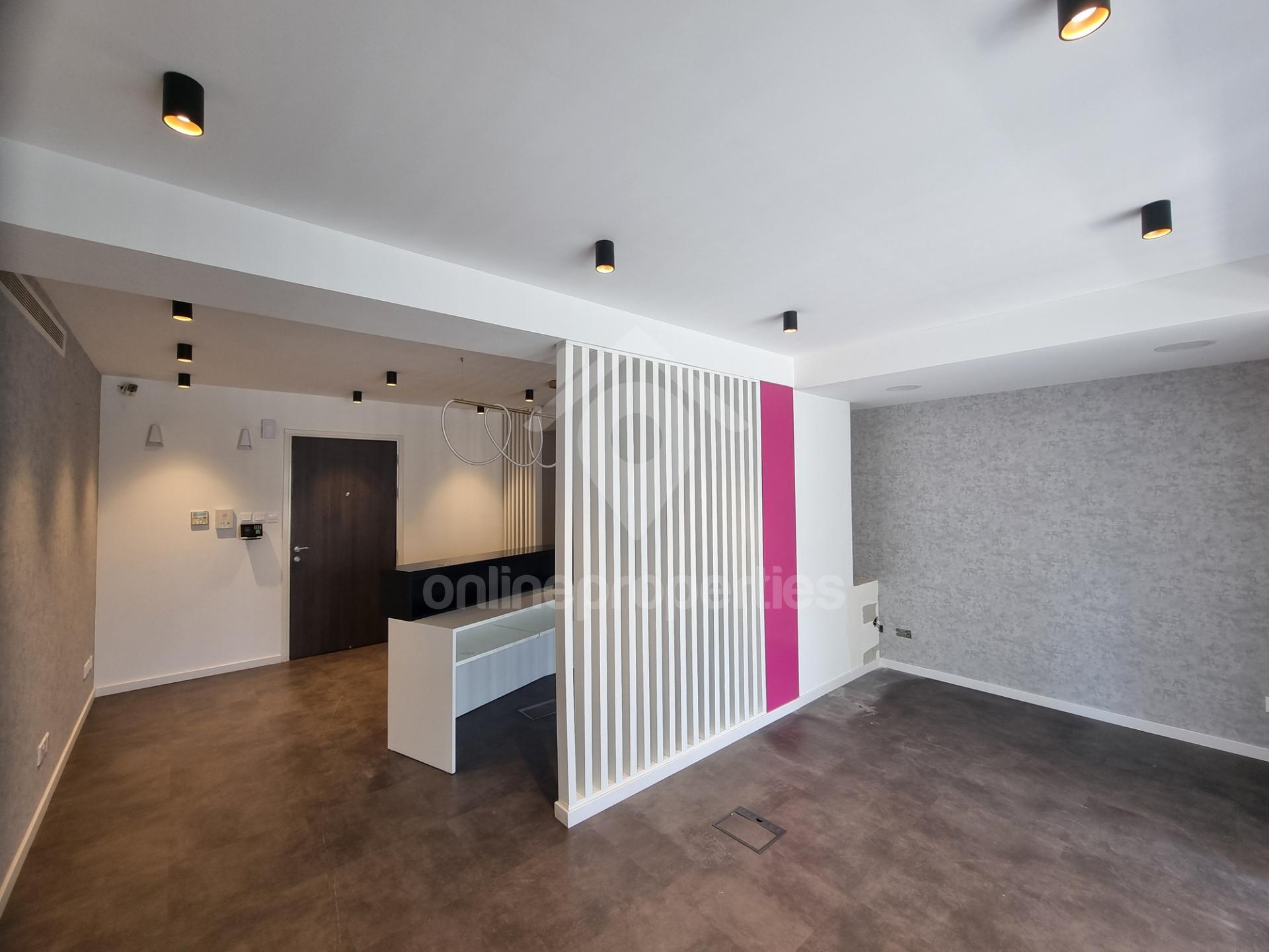 To change image, hover mouse over thumbnails below