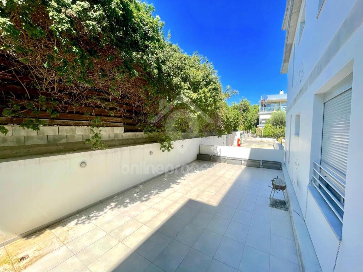 To change image, hover mouse over thumbnails below