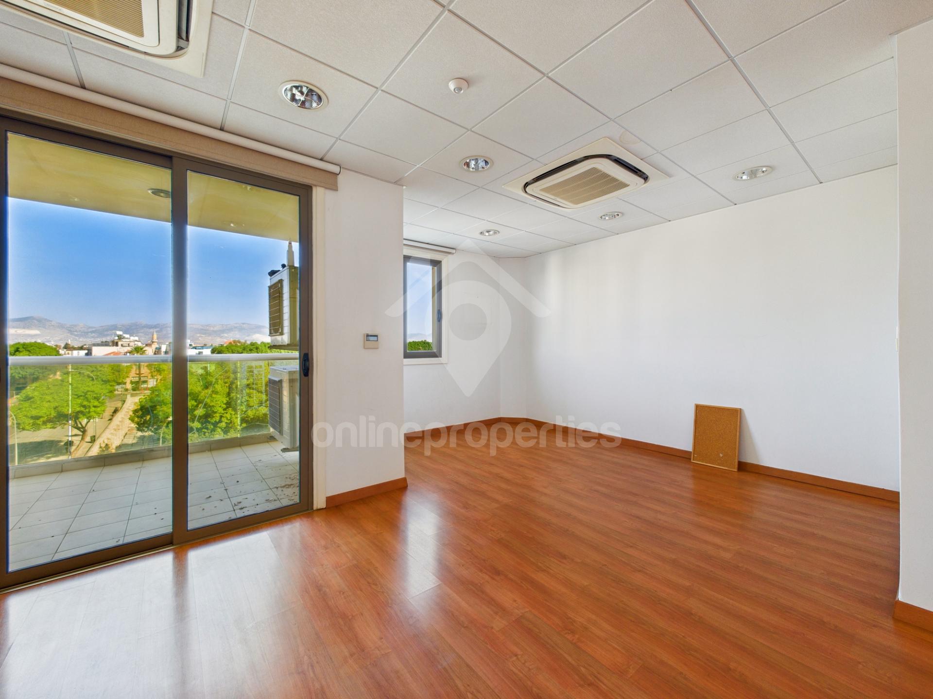 To change image, hover mouse over thumbnails below