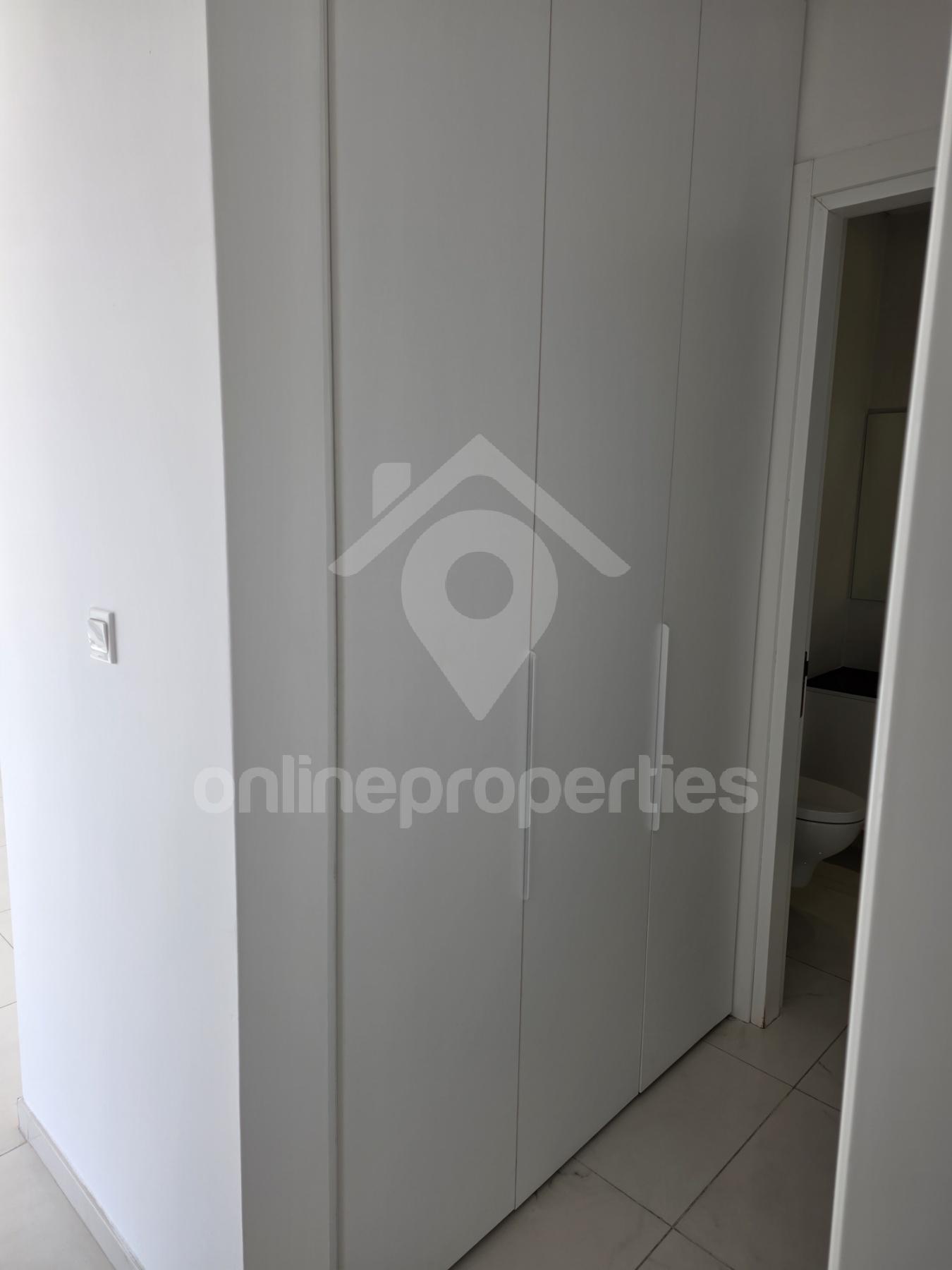 To change image, hover mouse over thumbnails below