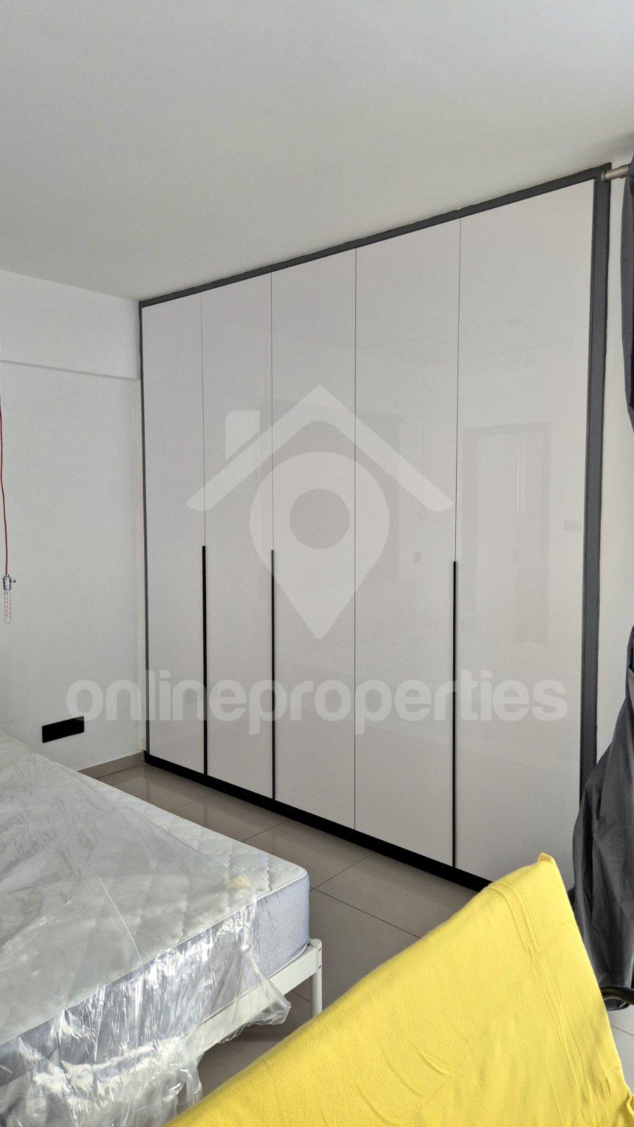 To change image, hover mouse over thumbnails below