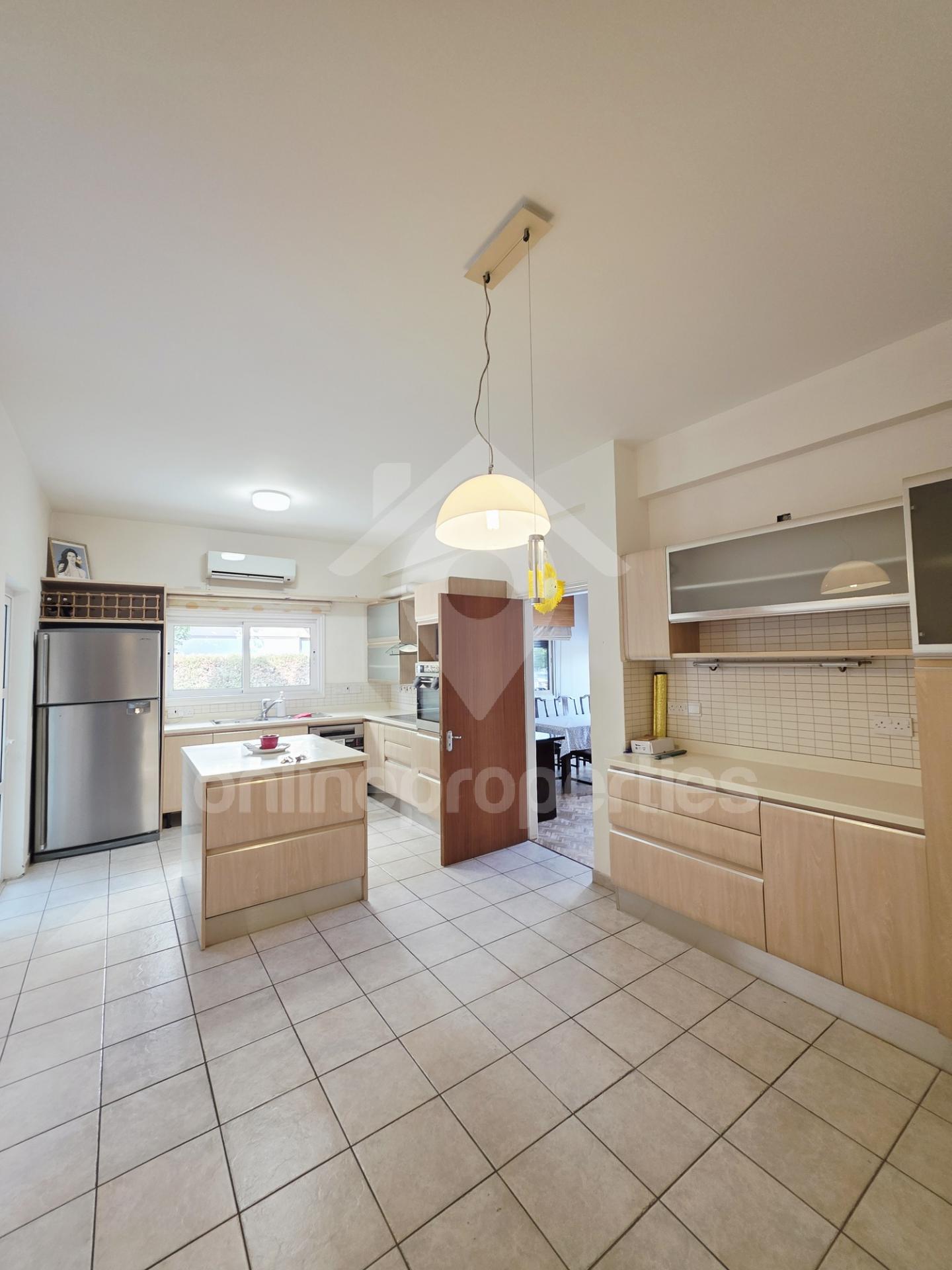 To change image, hover mouse over thumbnails below