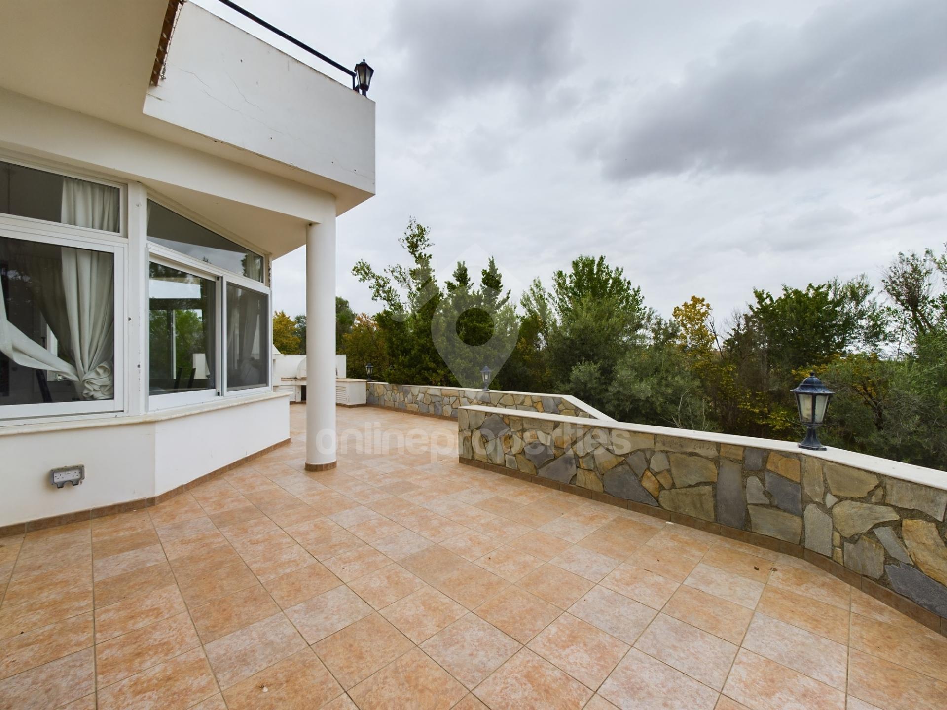 To change image, hover mouse over thumbnails below