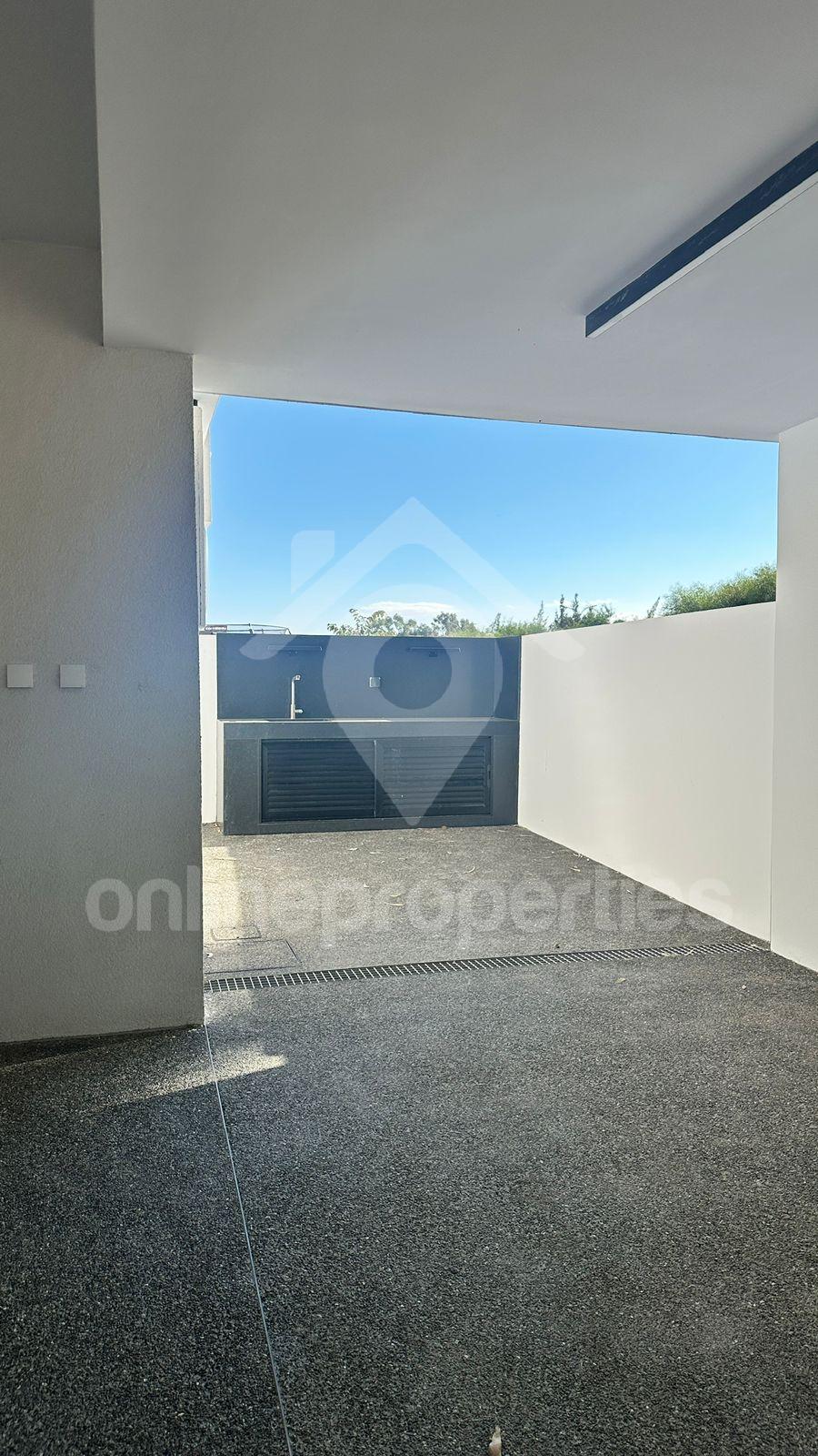 To change image, hover mouse over thumbnails below