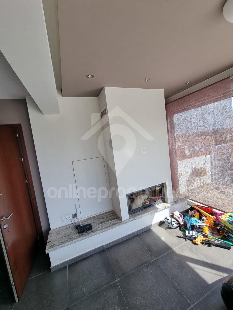 To change image, hover mouse over thumbnails below