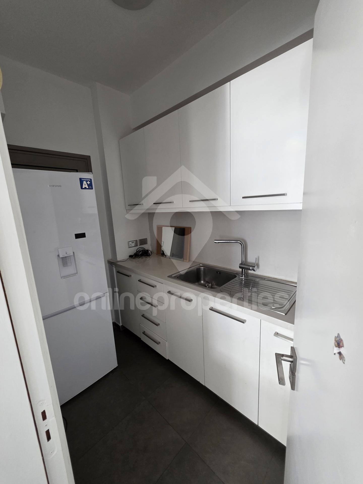 To change image, hover mouse over thumbnails below