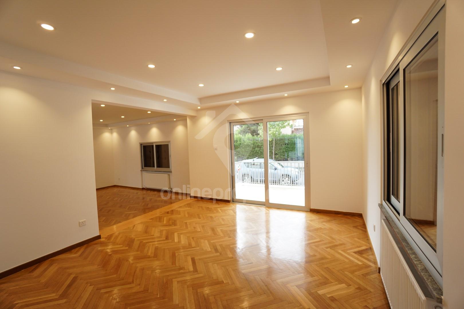 To change image, hover mouse over thumbnails below