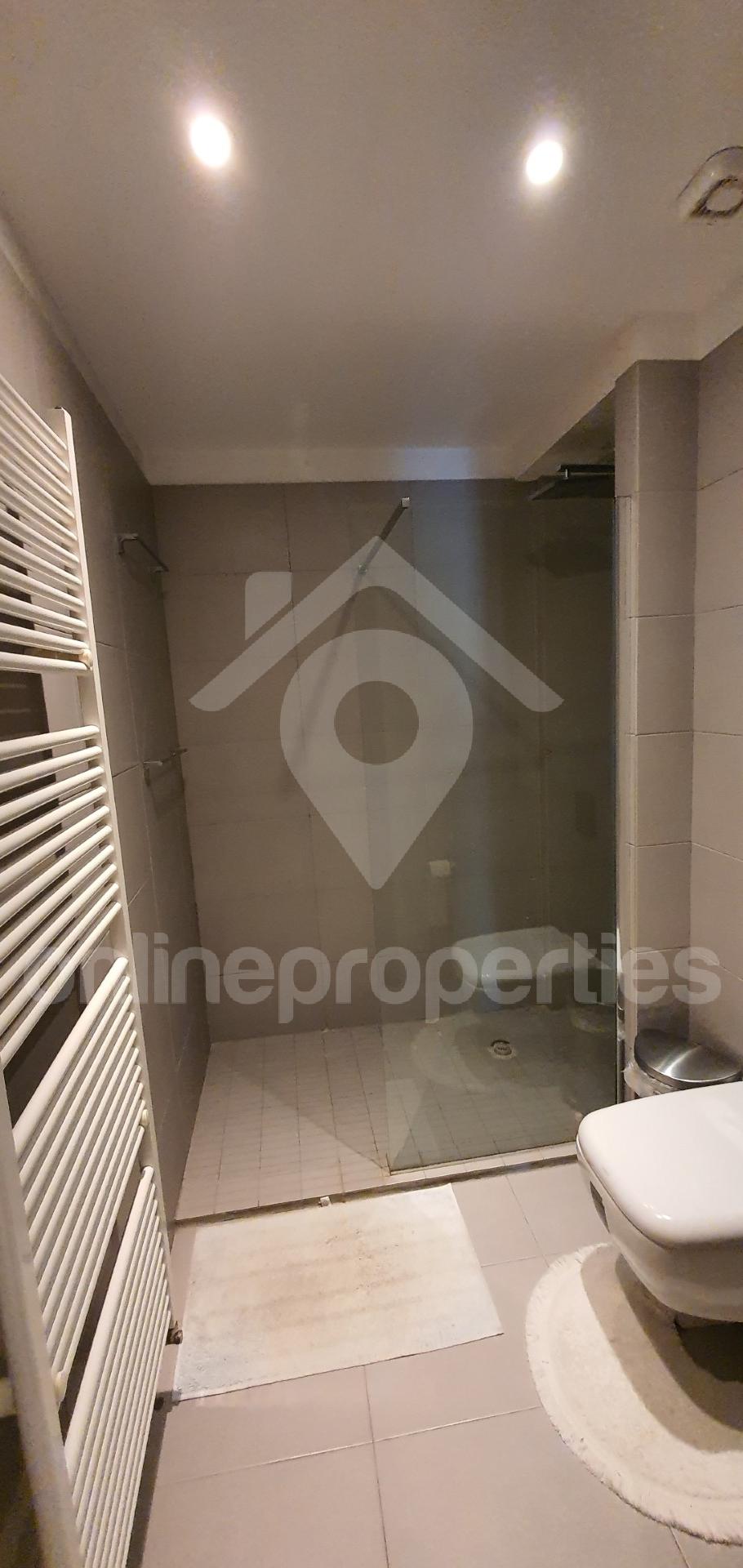 To change image, hover mouse over thumbnails below