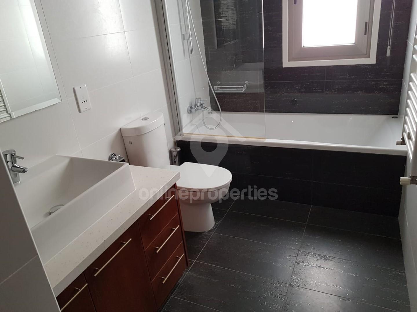 To change image, hover mouse over thumbnails below