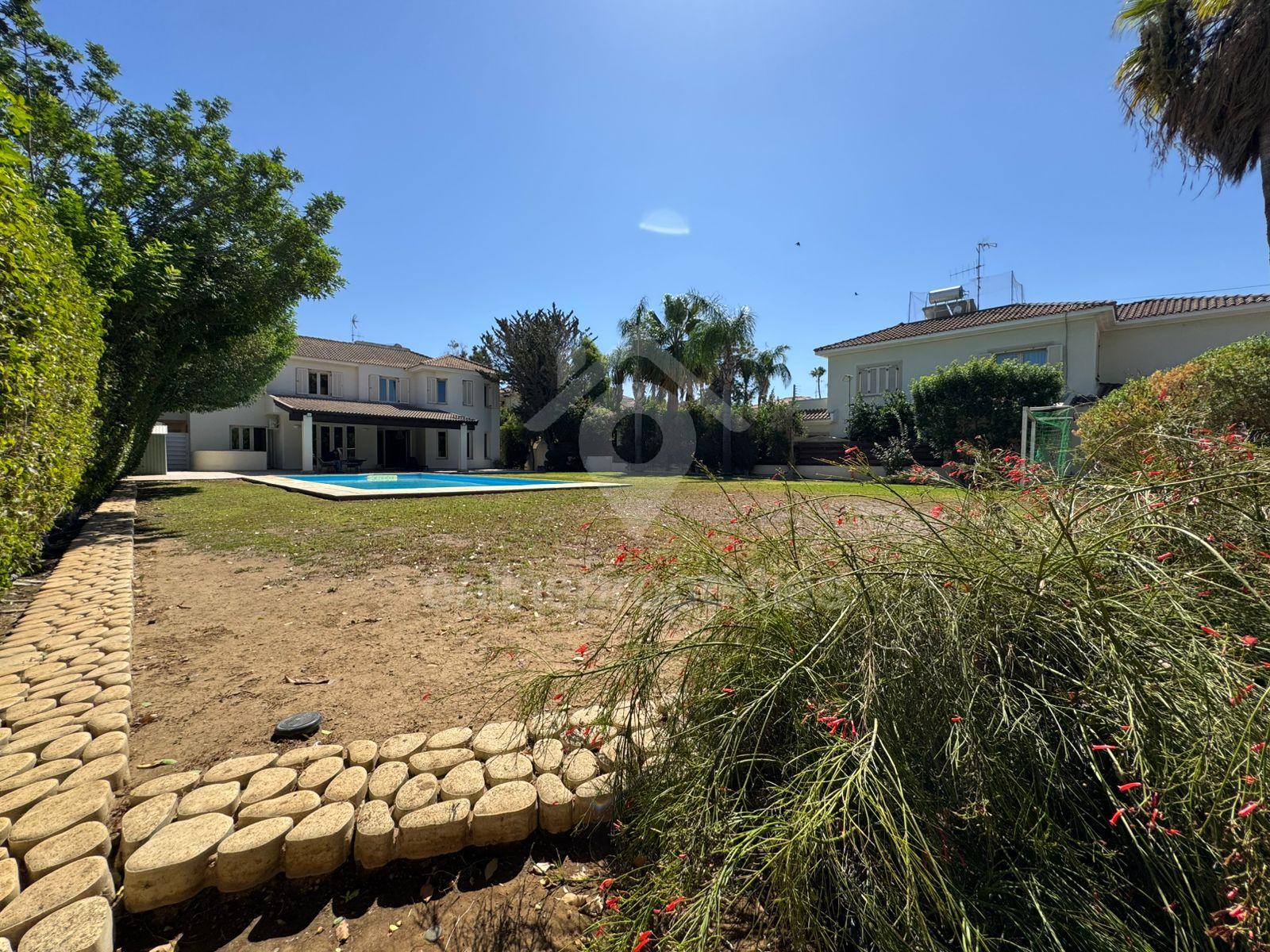 To change image, hover mouse over thumbnails below