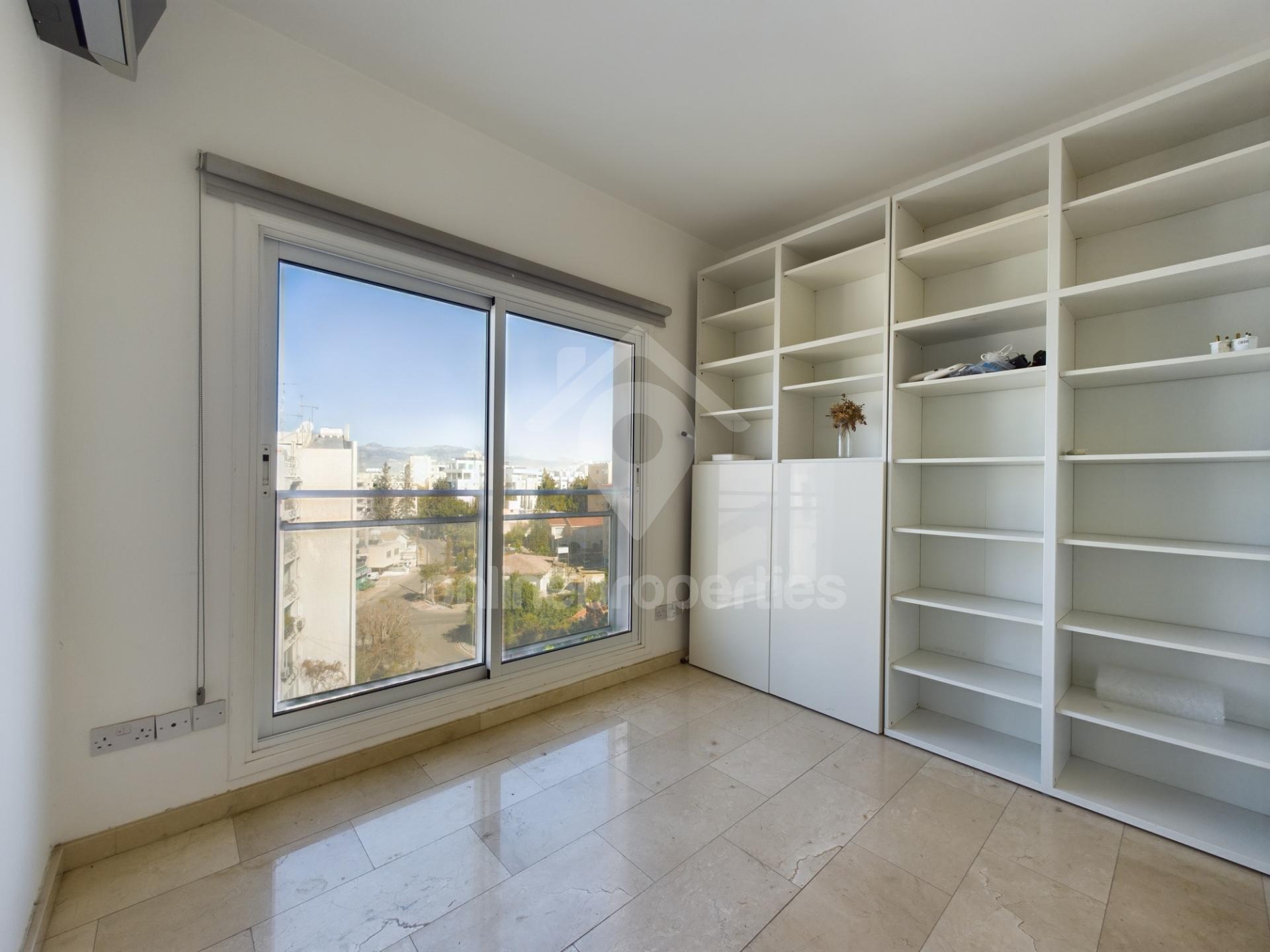 To change image, hover mouse over thumbnails below