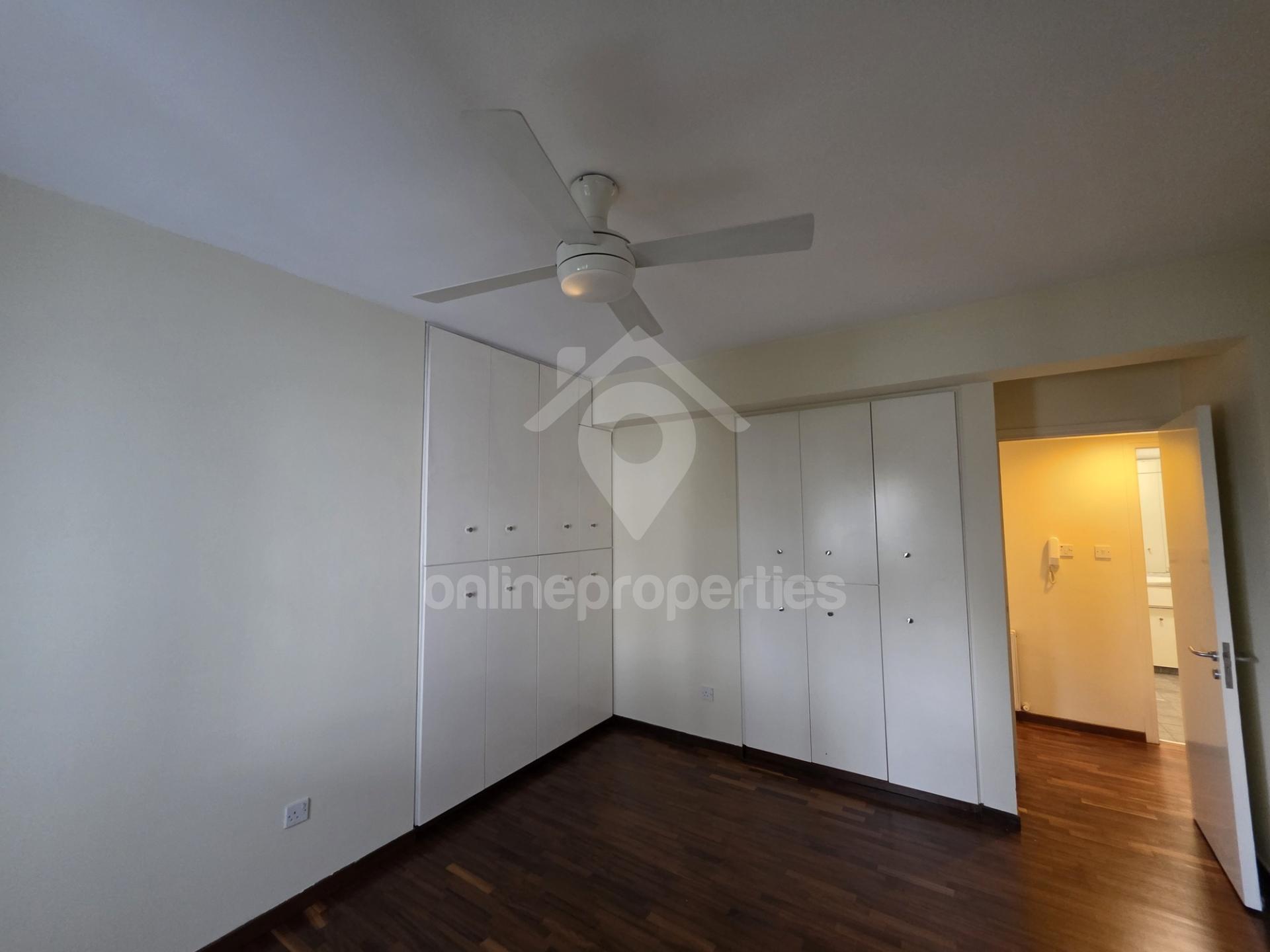 To change image, hover mouse over thumbnails below