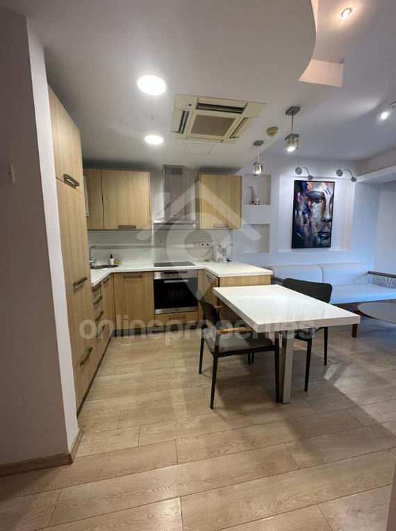 To change image, hover mouse over thumbnails below