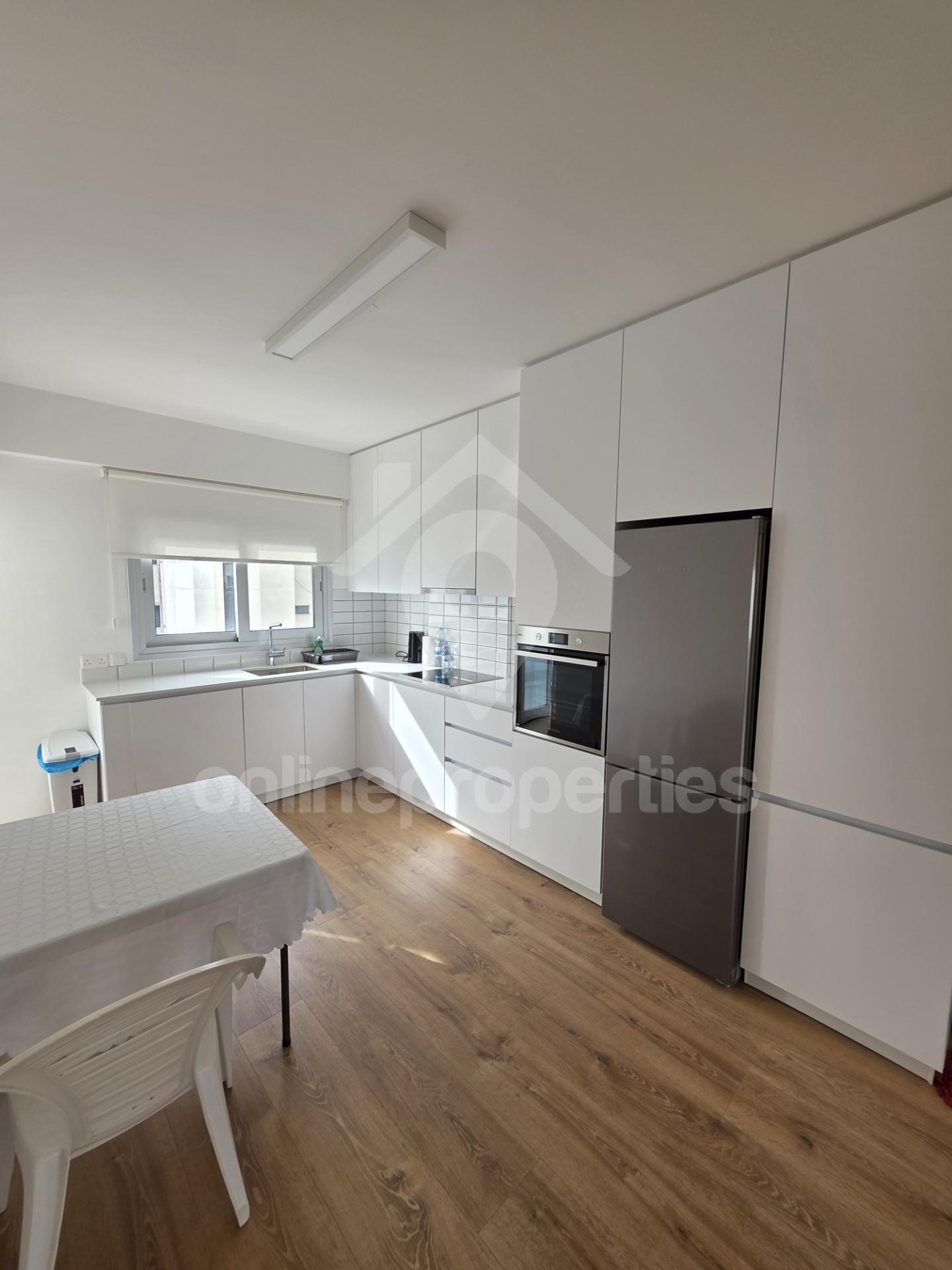 To change image, hover mouse over thumbnails below