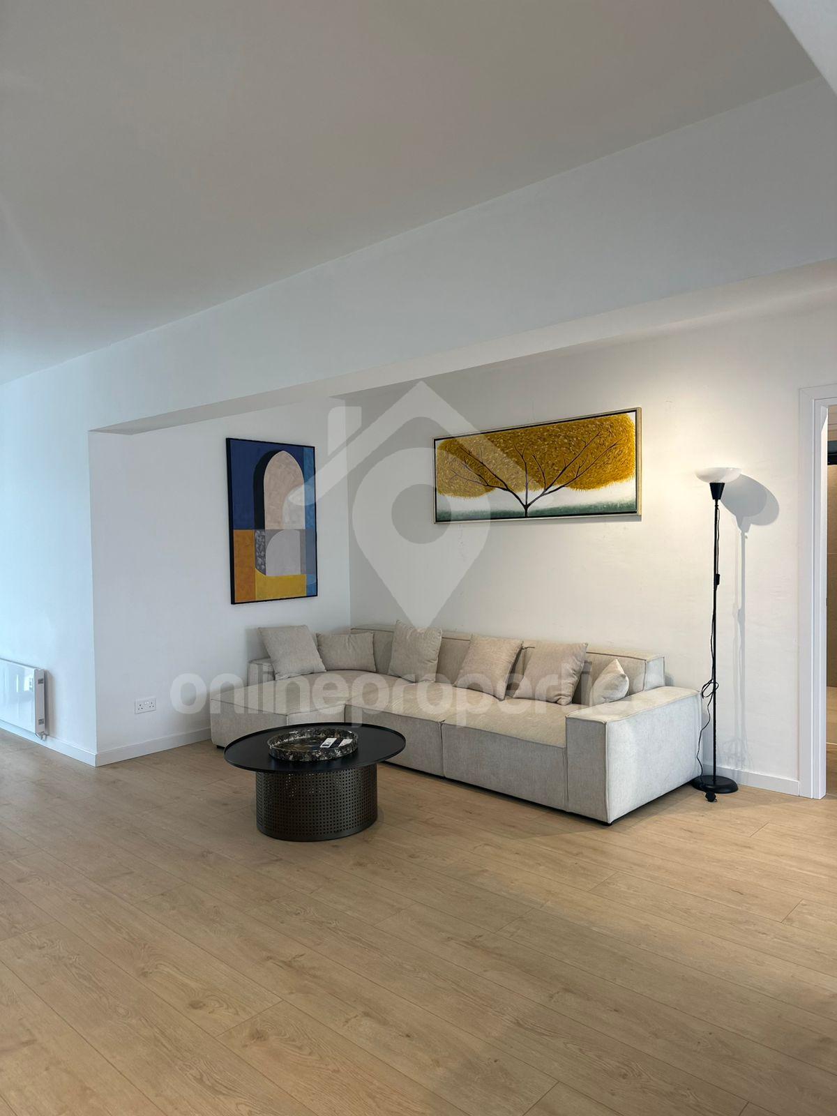 To change image, hover mouse over thumbnails below