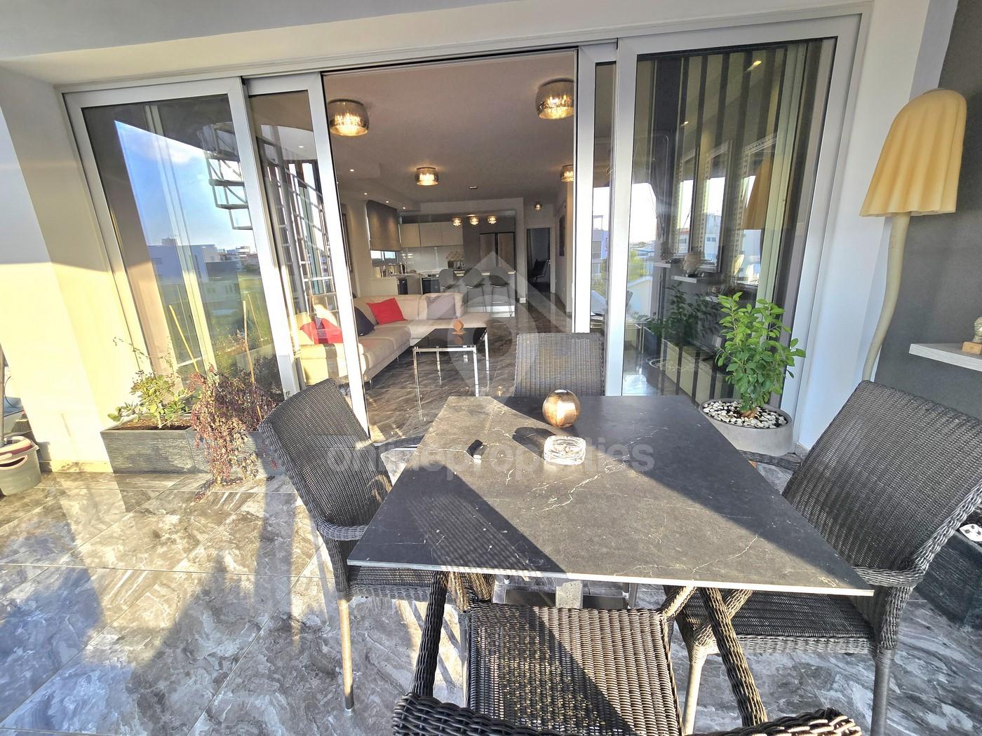 To change image, hover mouse over thumbnails below