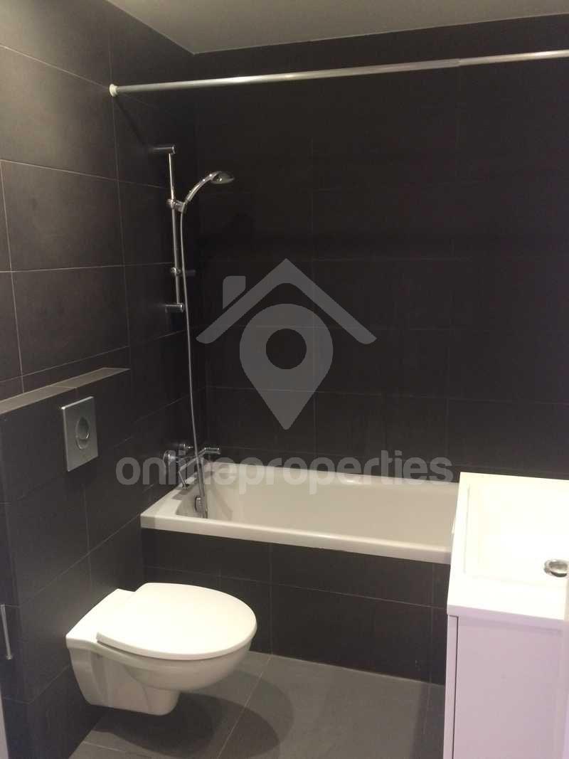 To change image, hover mouse over thumbnails below