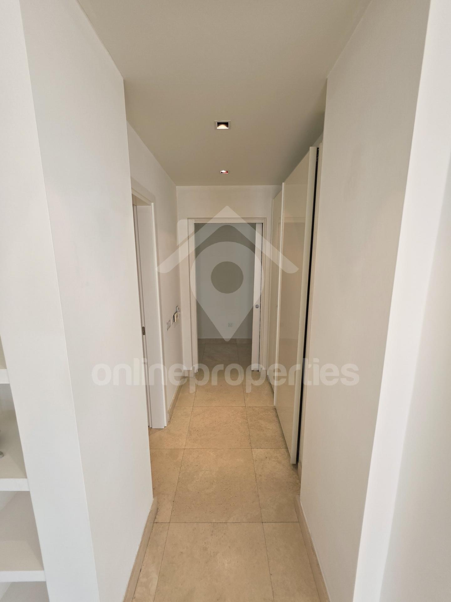 To change image, hover mouse over thumbnails below