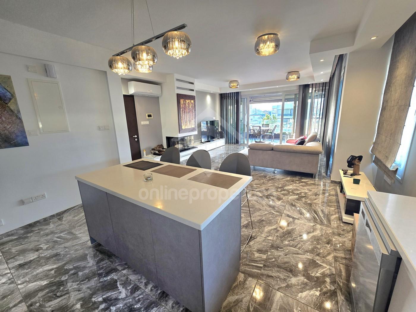 To change image, hover mouse over thumbnails below