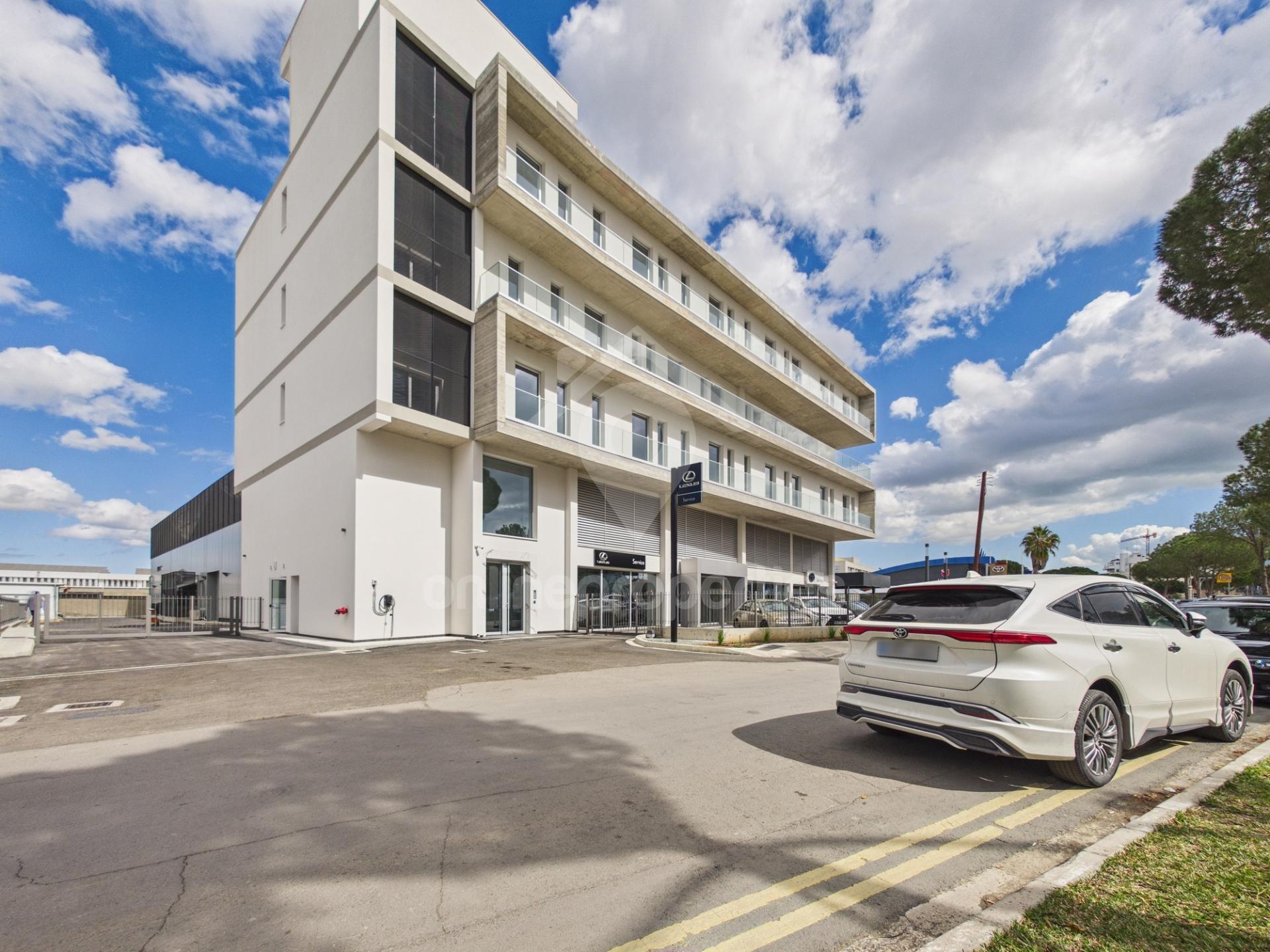 To change image, hover mouse over thumbnails below