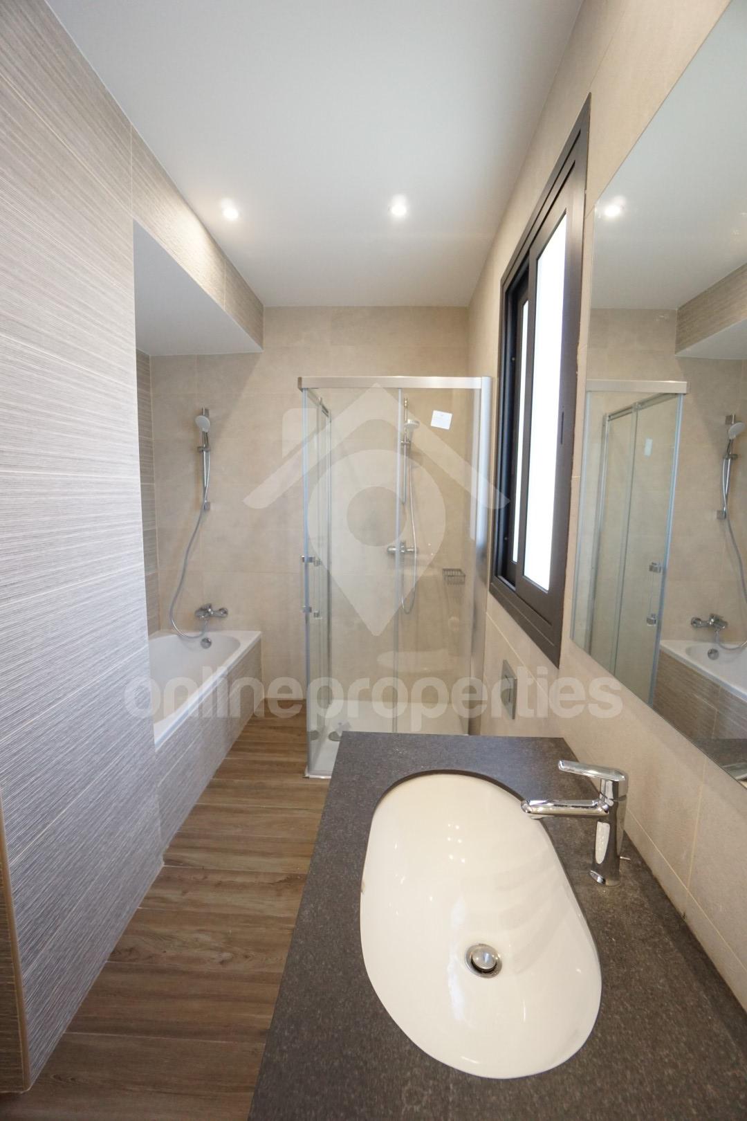 To change image, hover mouse over thumbnails below