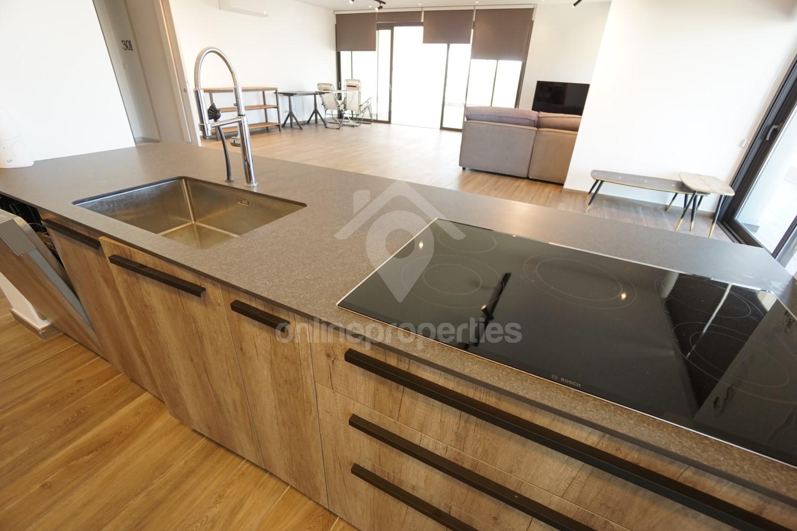 To change image, hover mouse over thumbnails below