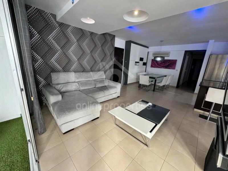 To change image, hover mouse over thumbnails below