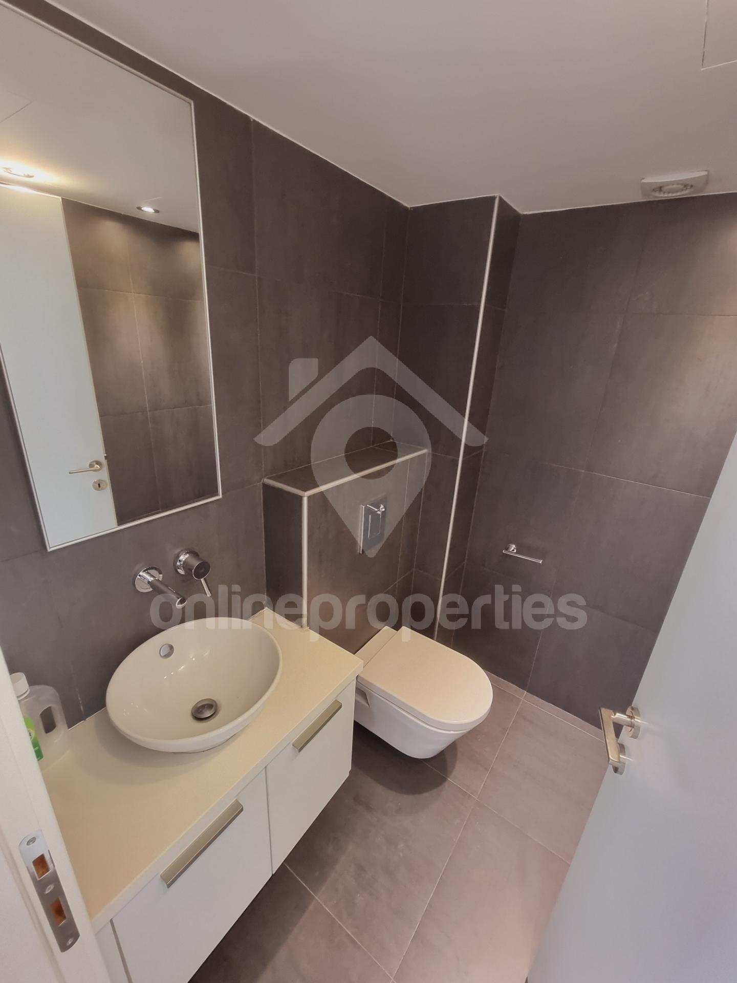 To change image, hover mouse over thumbnails below