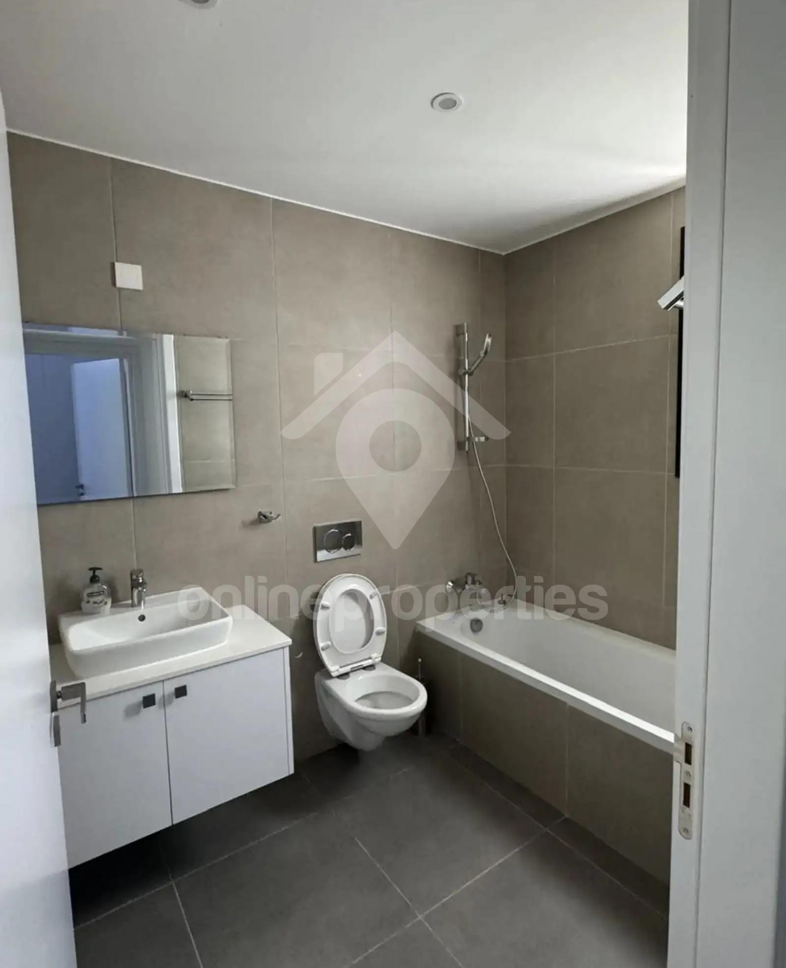 To change image, hover mouse over thumbnails below