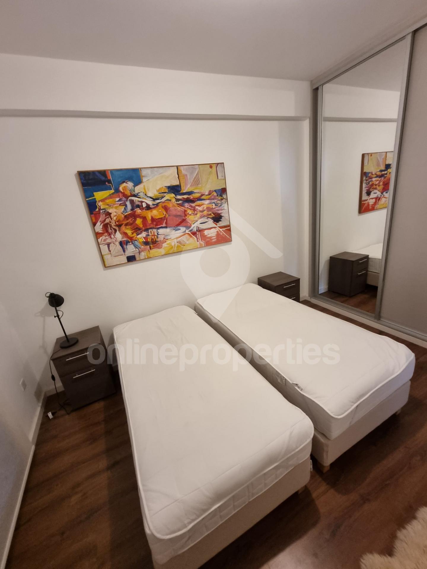 To change image, hover mouse over thumbnails below