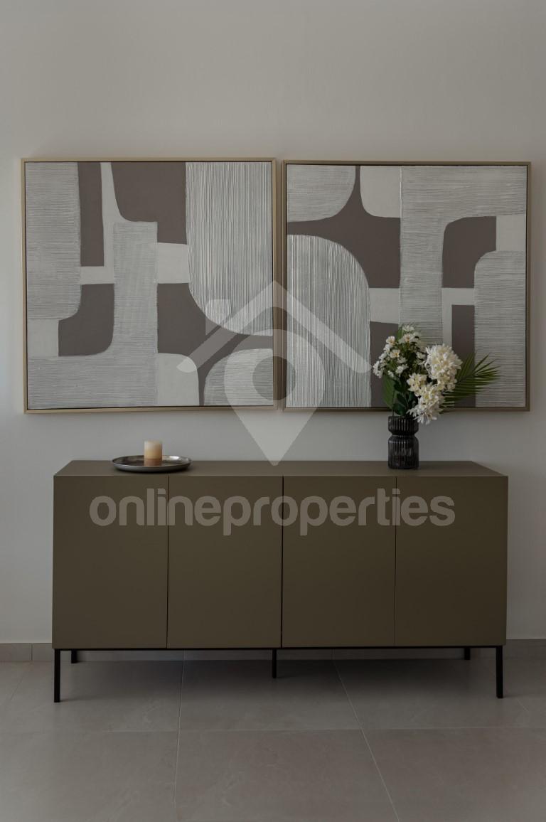 To change image, hover mouse over thumbnails below