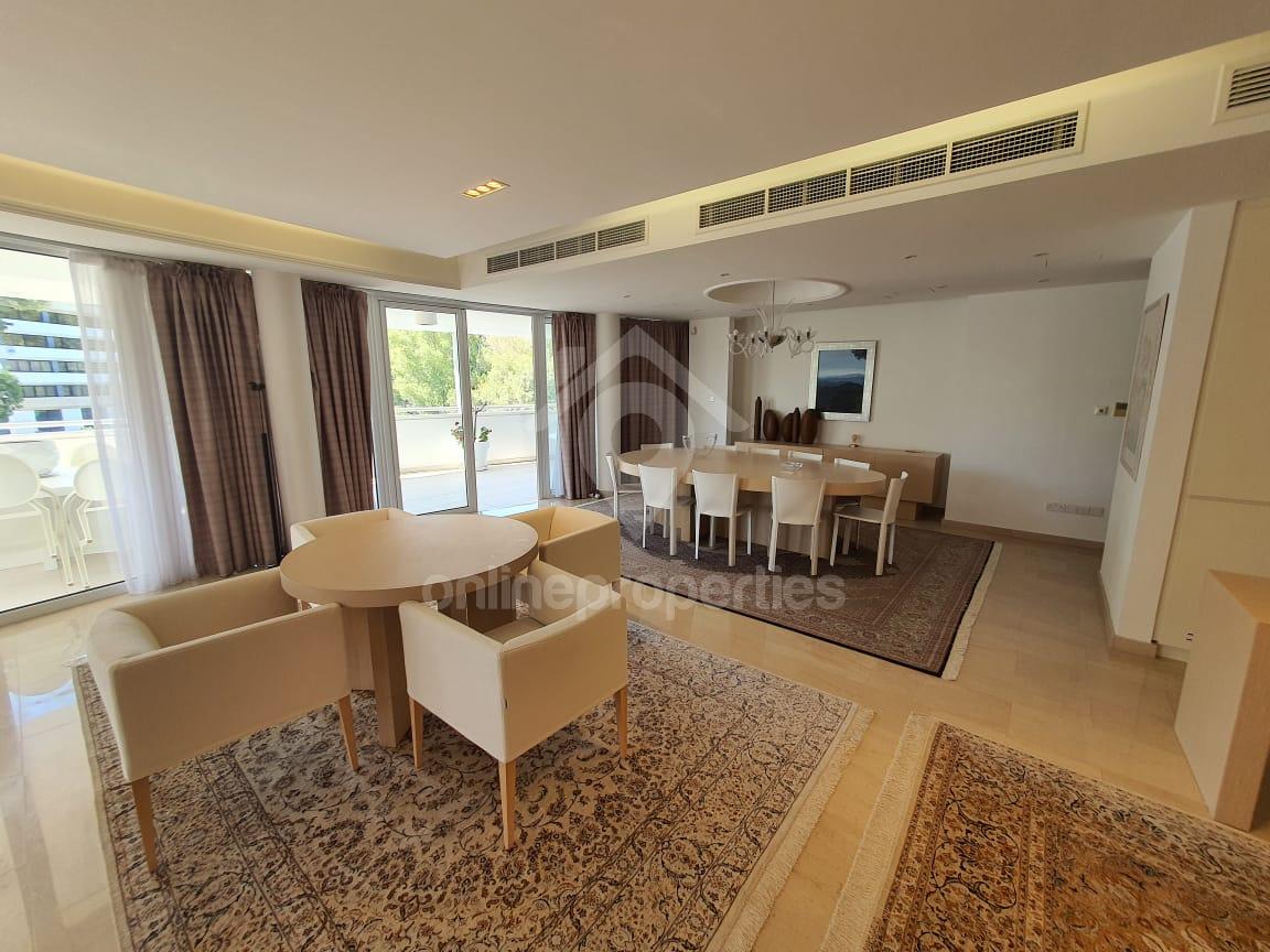 To change image, hover mouse over thumbnails below