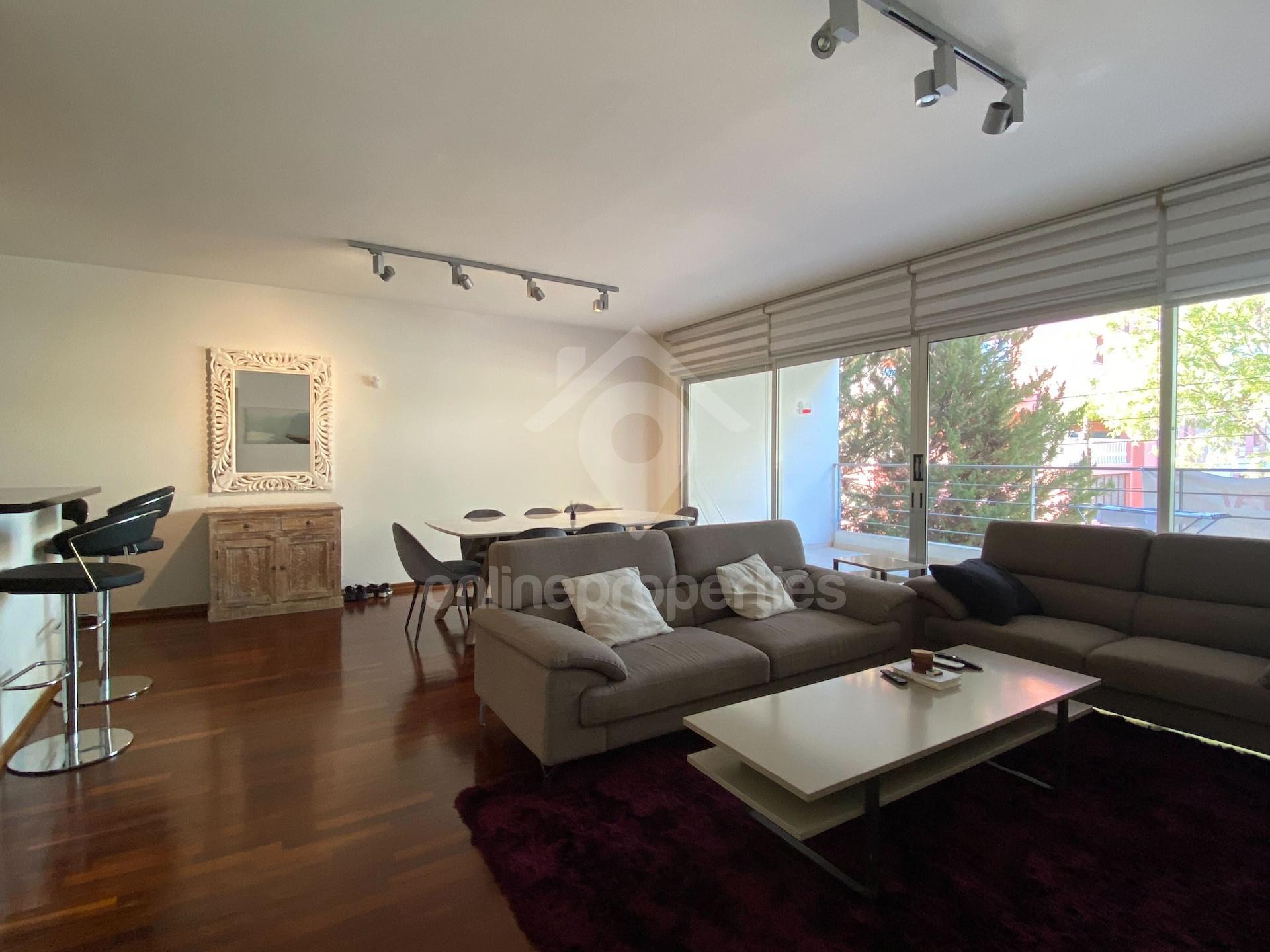 To change image, hover mouse over thumbnails below