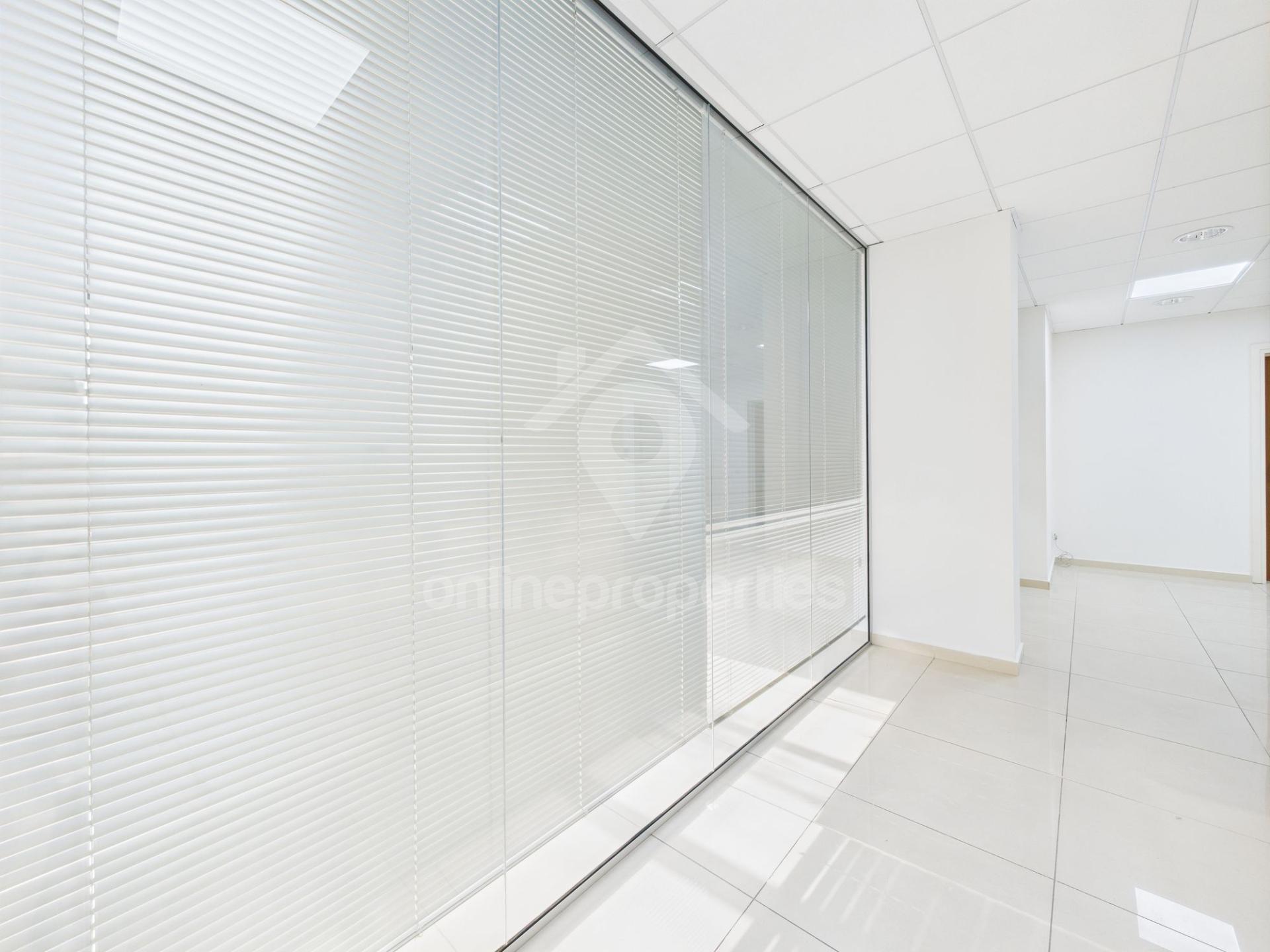 To change image, hover mouse over thumbnails below