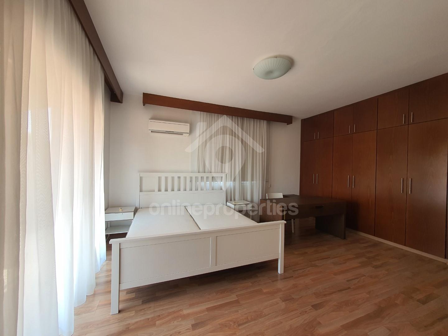 To change image, hover mouse over thumbnails below